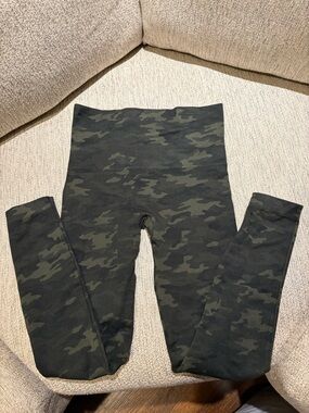 SPANX Camo Leggings - Olive Green & Black